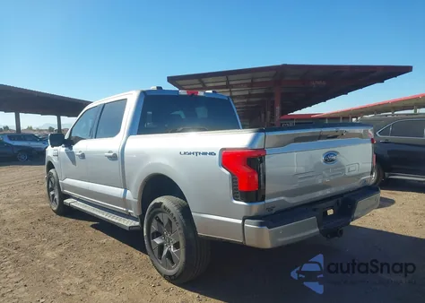 2023 Ford F-150 Lightning Xlt z USA, uszkodzony, nr VIN 1FTVW1EL2PWG43082